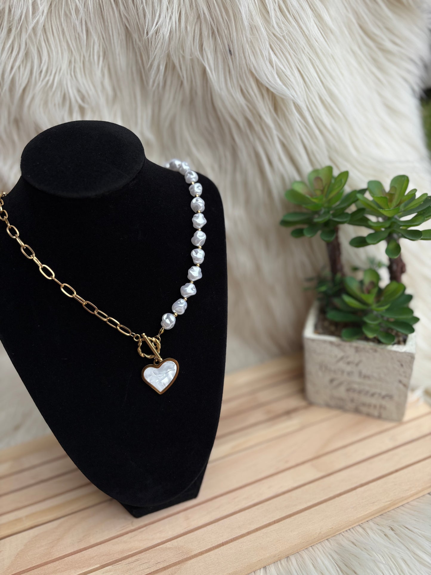 Hearth White & Gold Necklace